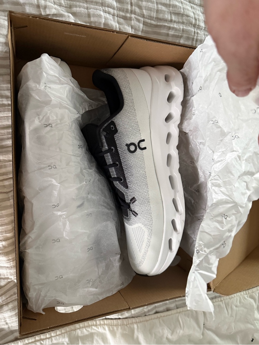 On Running Men's Cloudswift Lightweight White/Black Running Shoes - Picture 6 of 7